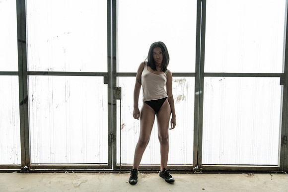 shari_hangar-2083